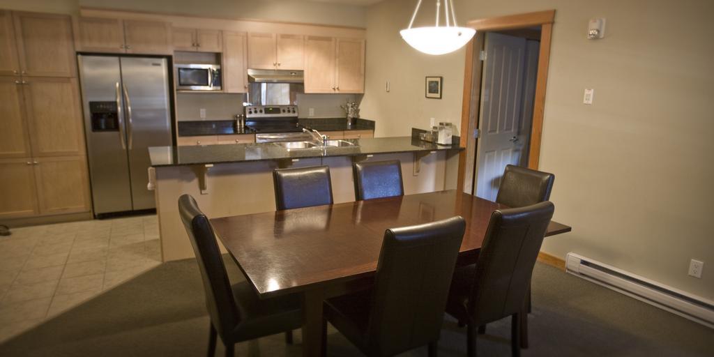 Canmore Crossing Room photo